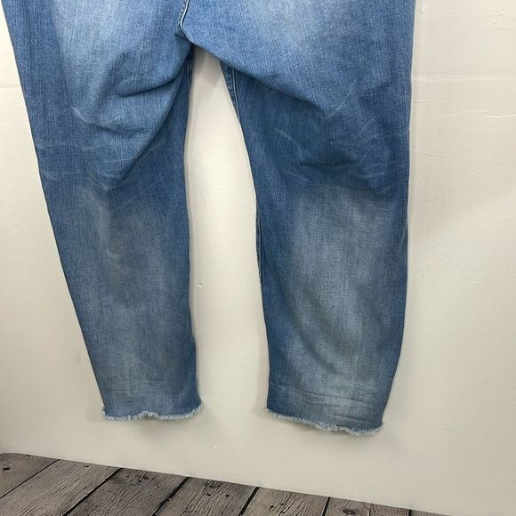 Torrid Crop Boyfriend Vintage Stretch Distressed Blue Jeans size 24 plus - Picture 6 of 12